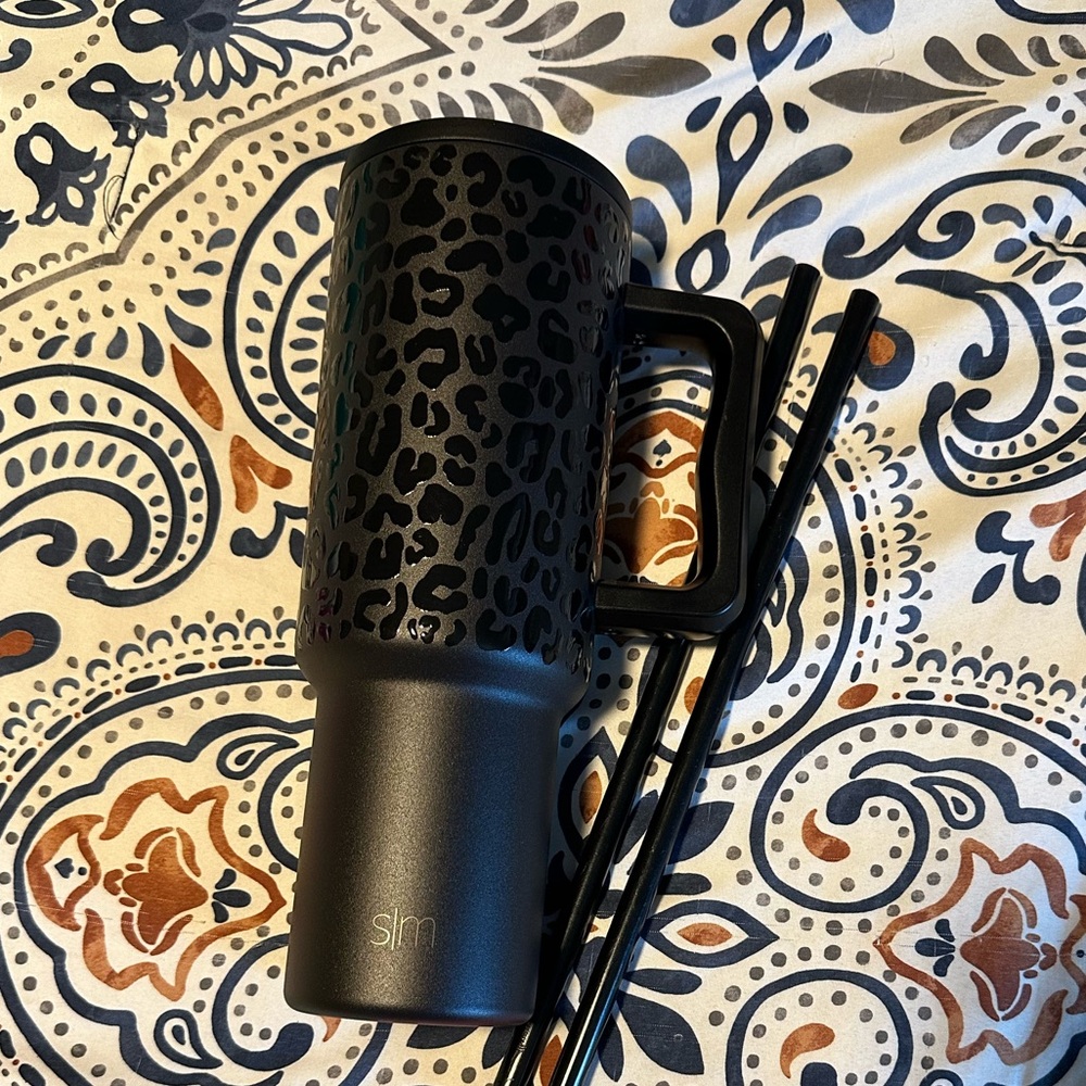 BNWT Simple Black Leopard 40 oz Tumbler